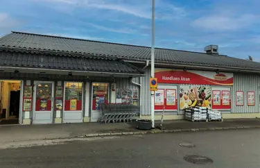 Interiörbild med butikspersonal