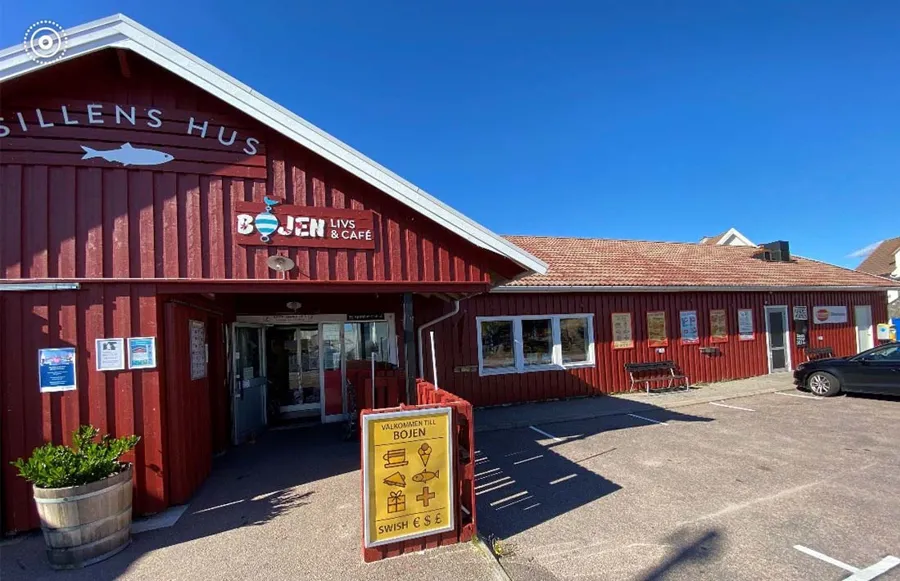 Interiörbild med butikspersonal