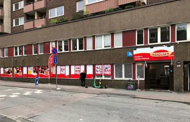 Interiörbild med butikspersonal